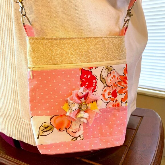 Handmade Cotton Crossbody Bag with Magnetic Snap Closure And Shabby Chic Flower - Picture 9 of 9